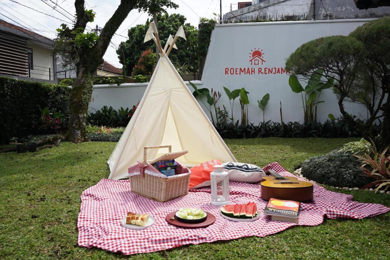 Roemah Renjana Bandung Bed & Breakfast Luaran gambar