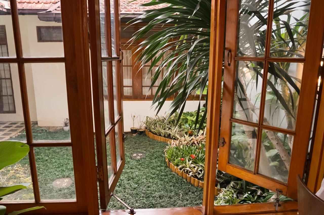 Roemah Renjana Bandung Bed & Breakfast Luaran gambar
