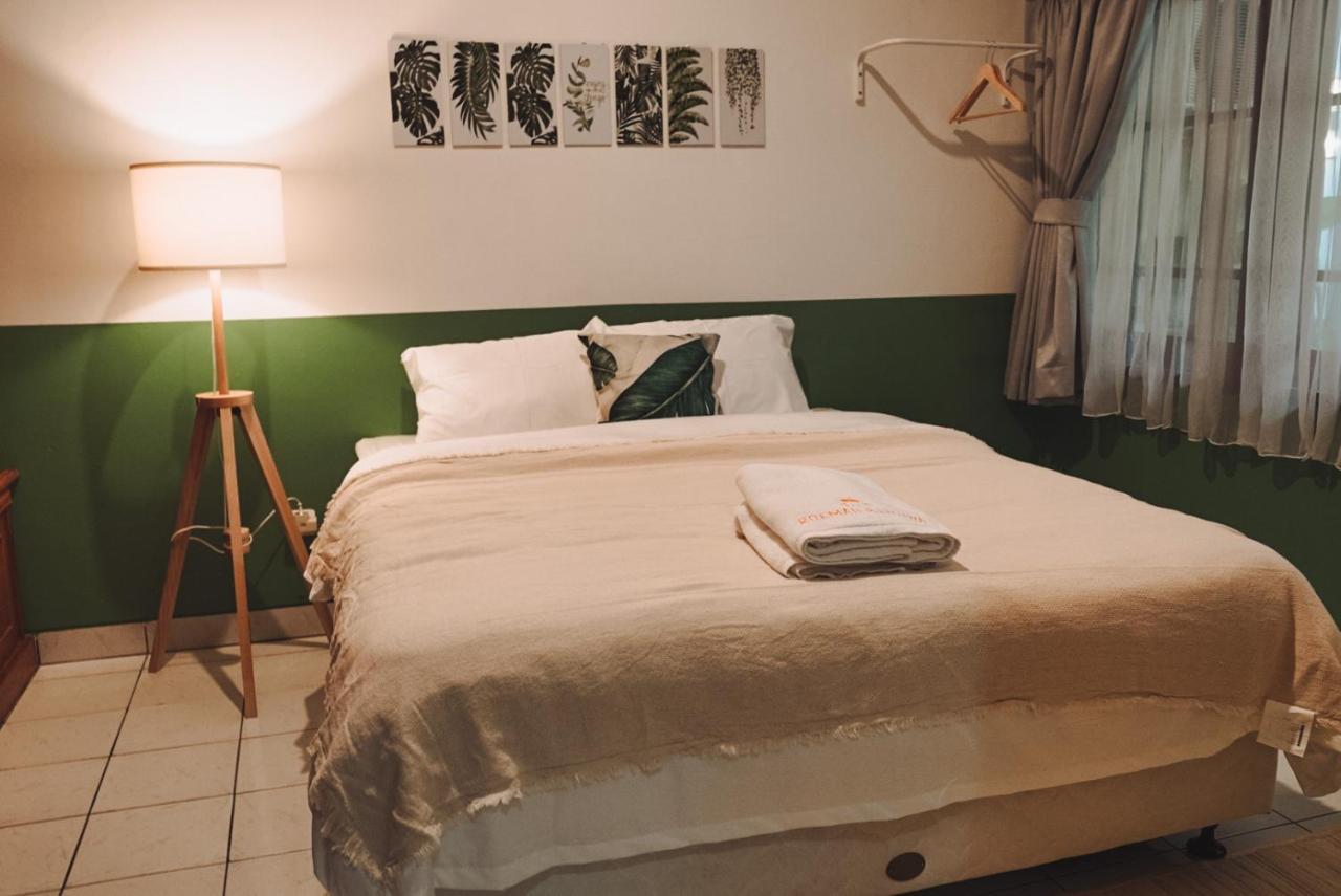 Roemah Renjana Bandung Bed & Breakfast Luaran gambar