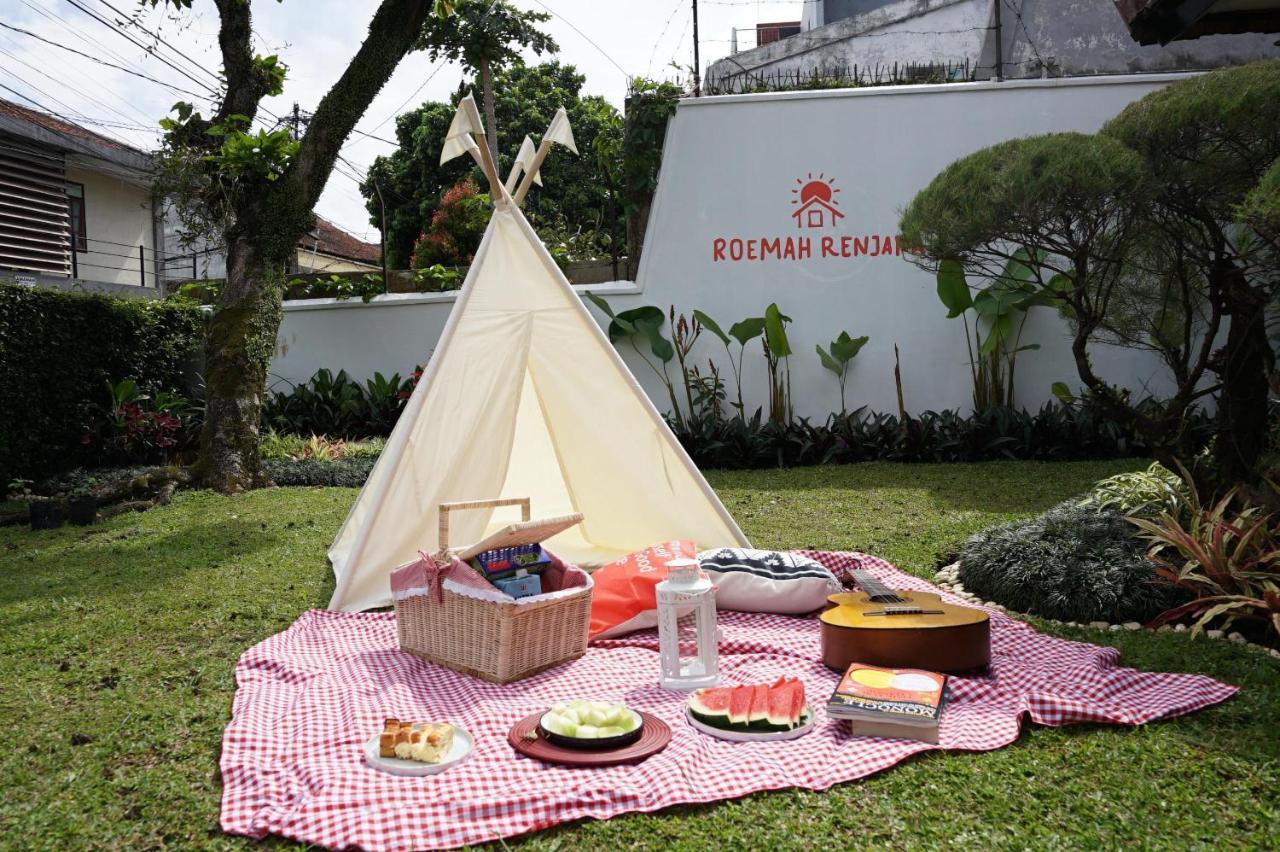 Roemah Renjana Bandung Bed & Breakfast Luaran gambar