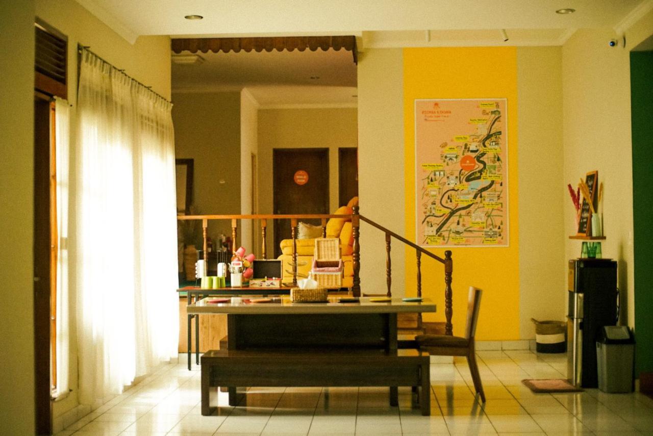 Roemah Renjana Bandung Bed & Breakfast Luaran gambar