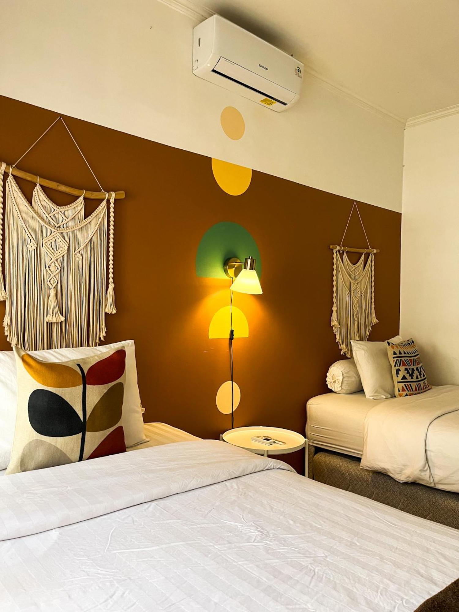 Roemah Renjana Bandung Bed & Breakfast Luaran gambar